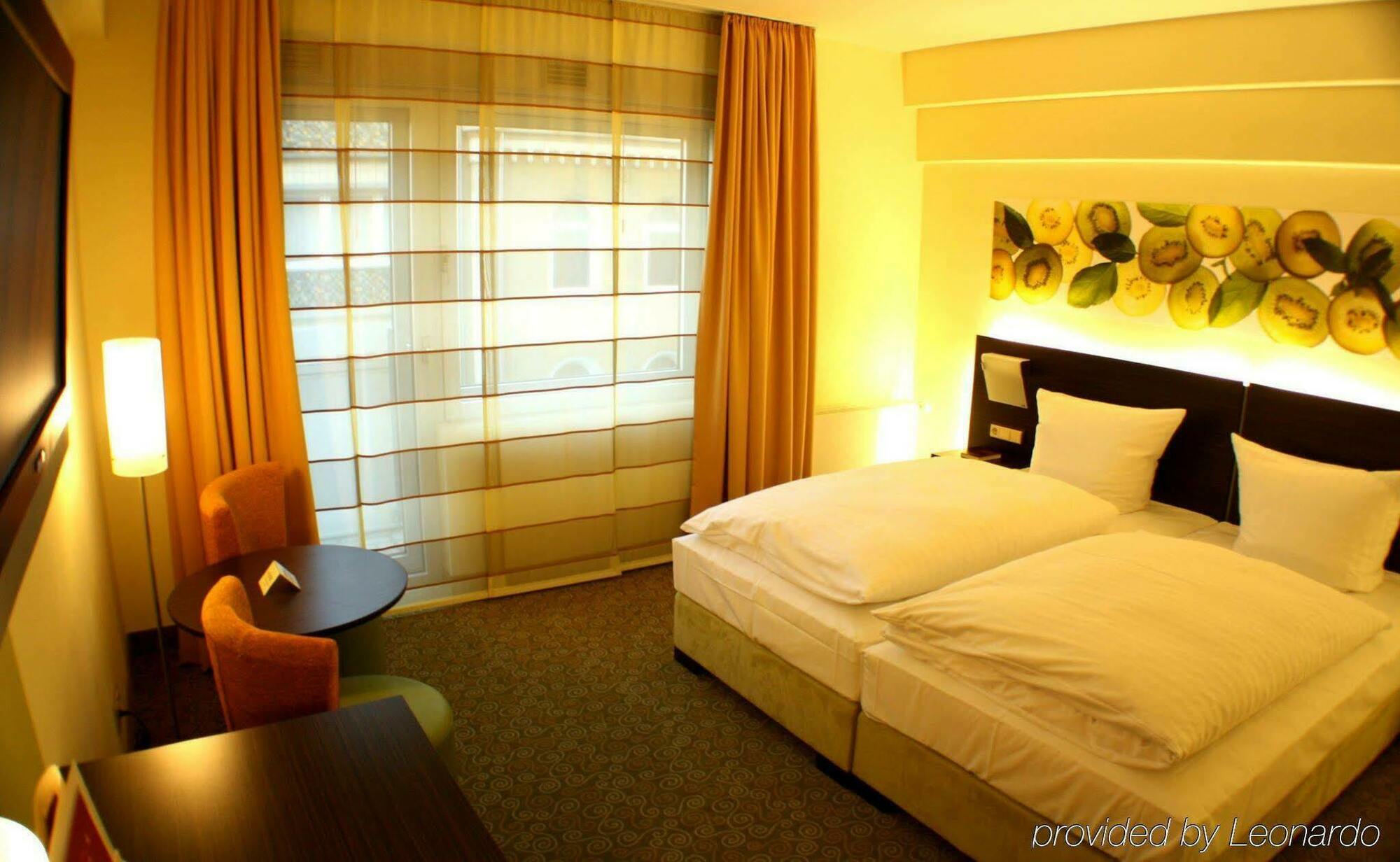 June Six Hotel Hannover City Экстерьер фото
